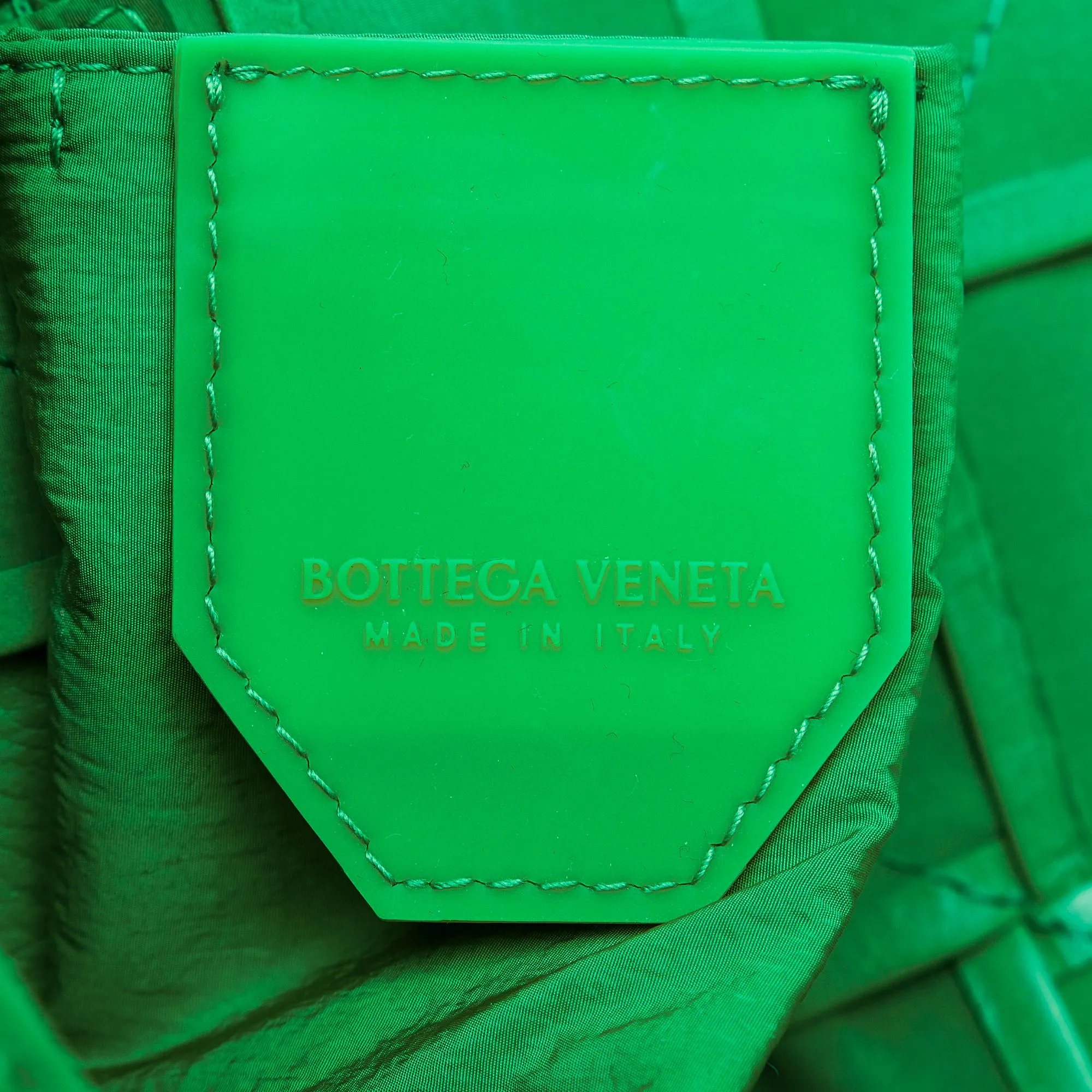 Bottega Veneta Calfskin Intrecciato Cassette Belt Bag (SHG-HHnvZE)